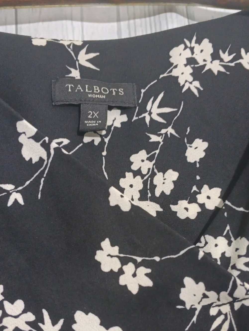 SOLD Talbots Floral Blouse Black And White Sz 2X - Picture 2 of 5